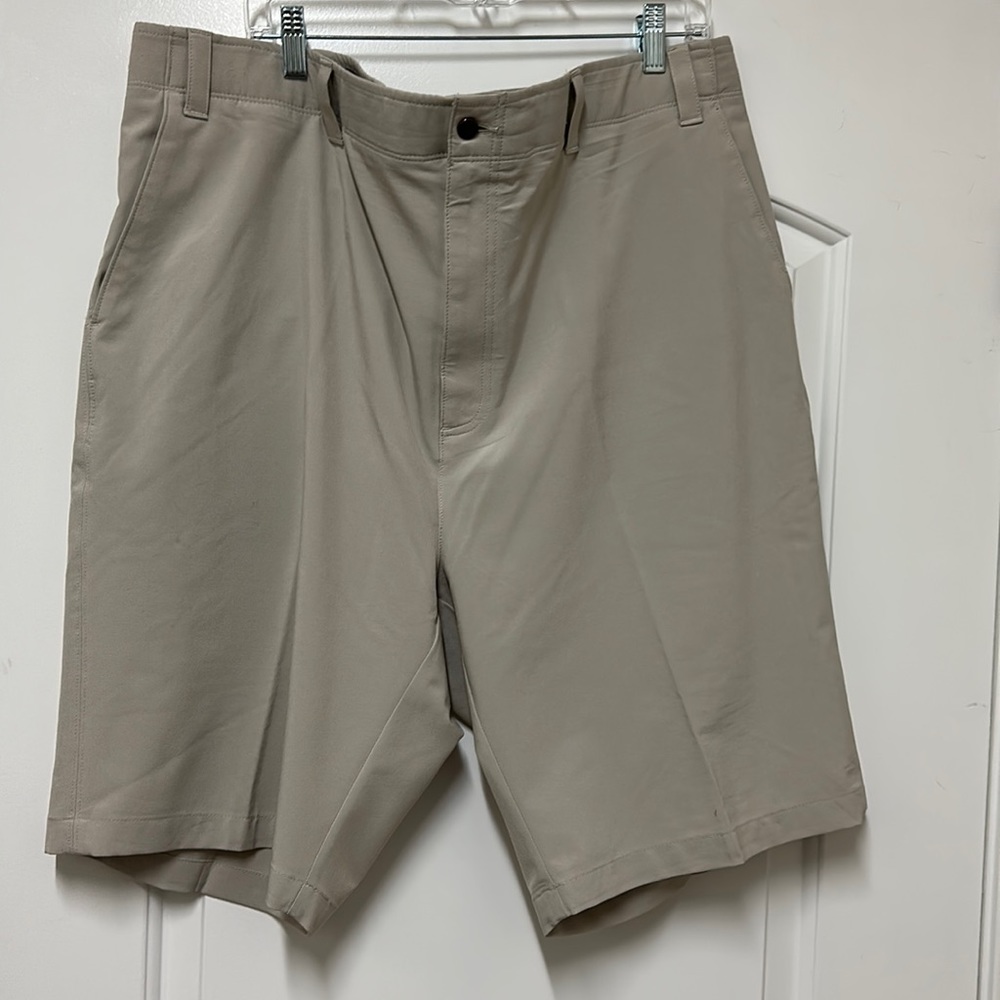 Men’s Callaway golf shorts